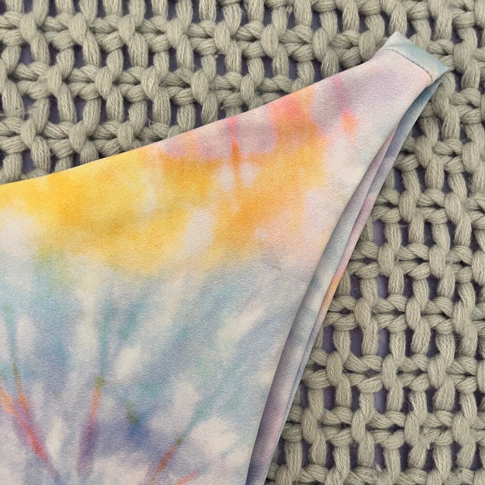 Skatie• ‘Kelly’ Bikini Bottoms in TAVARUA Tie Dye - Picture 5 of 11